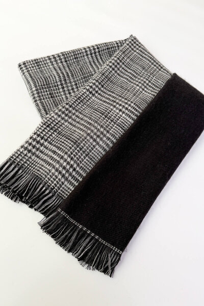 AKS-17104 Siyah Çift Taraflı Kazayağı Desenli Dokuma Şal
