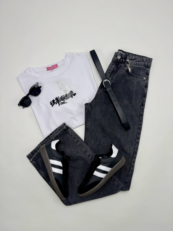 K007 Beyaz Baskılı Tişört Füme Palazzo Jean Siyah SMB Premium Snaker Siyah Tokalı Kemer Siyah Güneş Gözlüğü Beşli Kombin