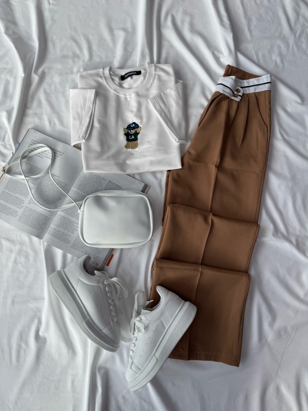 K036 Beyaz Nakışlı Tişört Çift Düğmeli Palazzo Pantolon Mini Suni Deri Çanta Yüksek Taban Snekaer Dörtlü Kombin