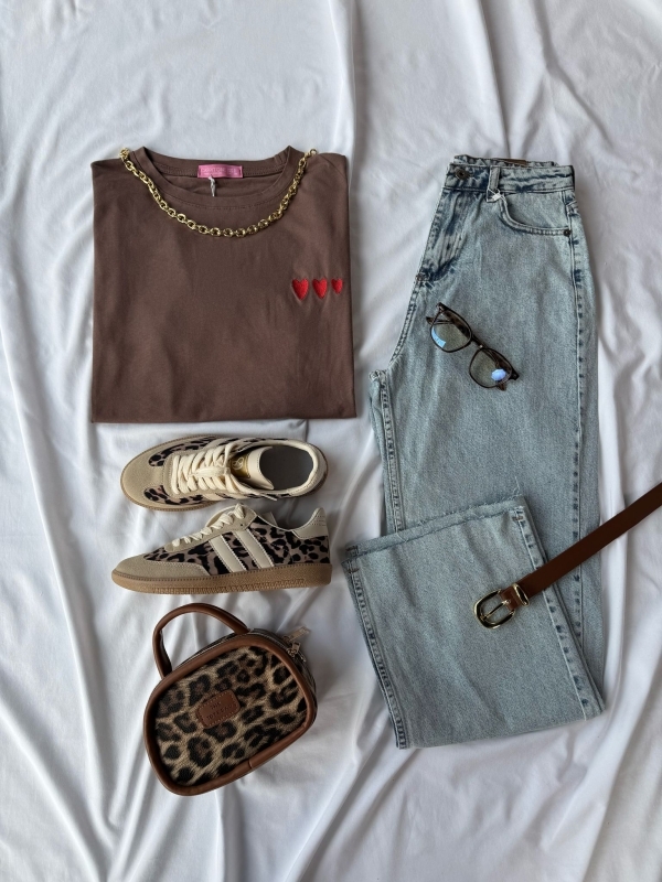 K039 Kahverengi Nakışlı Tişört Kesik Paça Palazzo Jean Mini Leopar Çanta Taba Kemer Taş Leopar SMB Ayakkabı