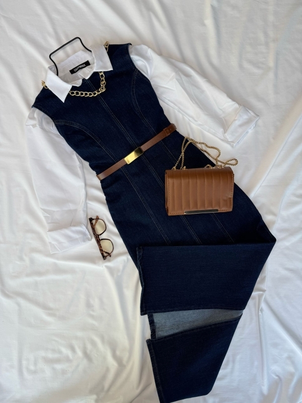 K055 Koyu Mavi Denim Kumaş Elbise Beyaz Düğmeli Gömlek Taba Gold Tokalı Kemer Taba Zincir Askılı Çanta Dörtlü Kombin