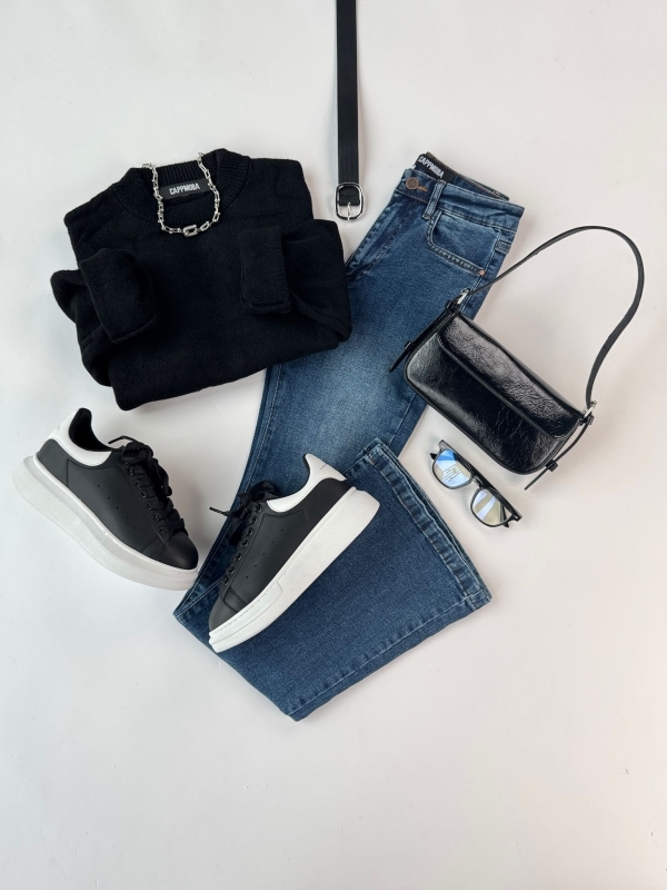 K062 Siyah Bisiklet Yaka Örme Triko Koyu Mavi İspanyol Jean Siyaha Beyaz Yüksek Taban Muadil Snekaer Siyah Rugan Kemer Detaylı Kapaklı Omuz Çantası Siyah Sılver Tokalı Suni Deri Kemer Beşli Kombin