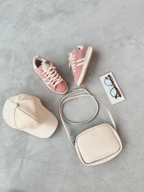 K098 Pudra Süet Şeritli Muadil Sneaker Taş Rengi Mini Kare Suni Deri Çanta Taş Rengi Suni Deri Cap Şapka Kahverengi Şeffaf Cam Leopar Desenli İmaj Gözlüğü Dörtlü Kombin