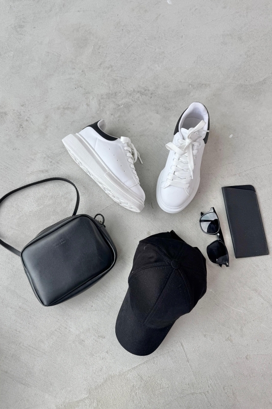 K102 Beyaz Siyah Detay Yüksek Taban Sneaker Siyah Cap Siyah Suni Deri Çanta Siyah İmaj Gözlüğü Dörtlü Set