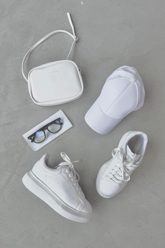 K104 Beyaz Yüksek Taban Sneaker Beyaz Mini Çanta Beyaz Cap İmaj Gözlüğü Dörtlü Set