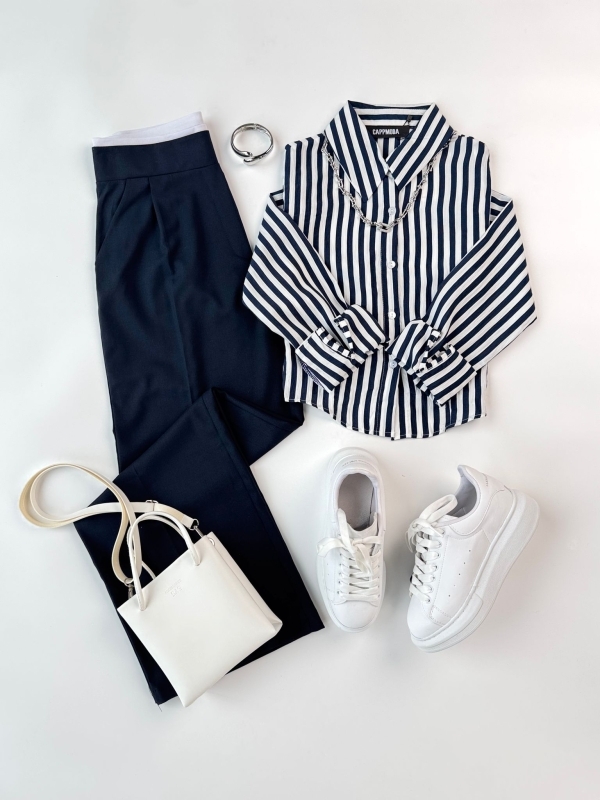 K069 Lacivert Beyaz Çizgili Arka Bel Lastikli Gömlek Lacivert Crep Kumaş Palazzo Pantrolon Beyaz Kısa Askılı Suni Deri Çanta Beyaz Yüksek Taban Suni Deri Muadil Snekaer Dörtlü Kombin