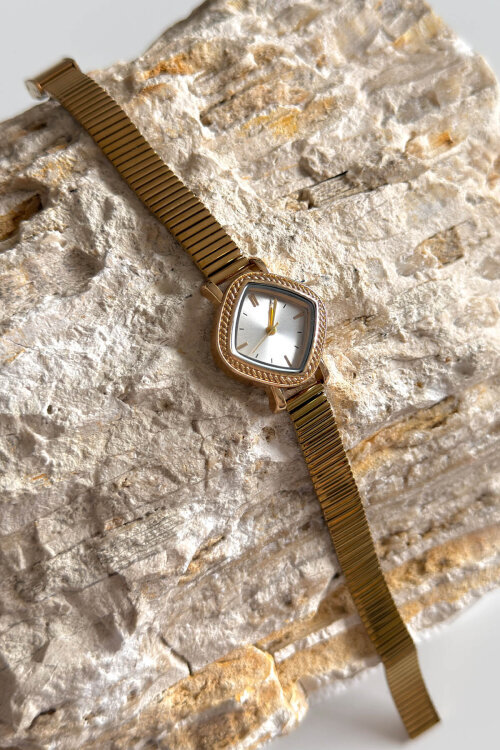 Arlina Beyaz Tasarım Simetrik Kadran Gold Çelik Kordon Kadın Kol Saati