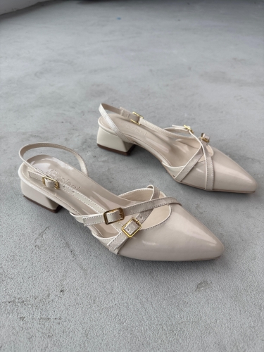 AYK-027 Krem Rengi Rugan Kemer Detay Bilek Bağlı Kısa Topuklu Ayakkabı - Cappmoda