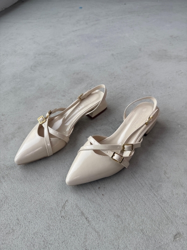 AYK-027 Krem Rengi Rugan Kemer Detay Bilek Bağlı Kısa Topuklu Ayakkabı - 2