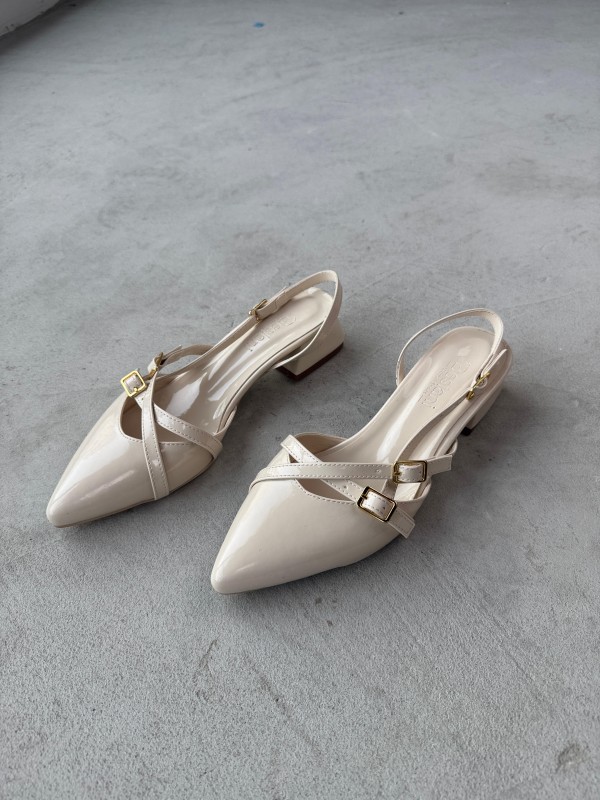 AYK-027 Krem Rengi Rugan Kemer Detay Bilek Bağlı Kısa Topuklu Ayakkabı - 2