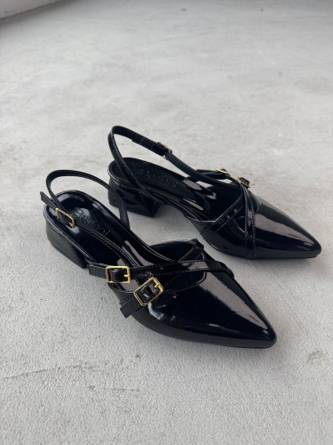 AYK-027 Siyah Rugan Kemer Detay Bilek Bağlı Kısa Topuklu Ayakkabı 