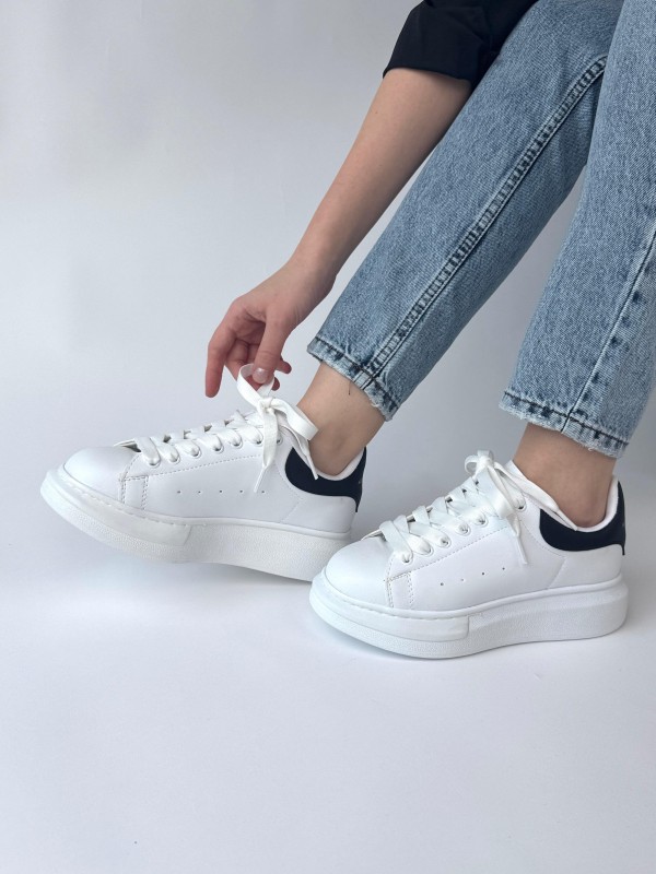 AYK-1017 Beyaza Siyah Detaylı Yüksek Taban Suni Deri Muadil Snekaer - 2