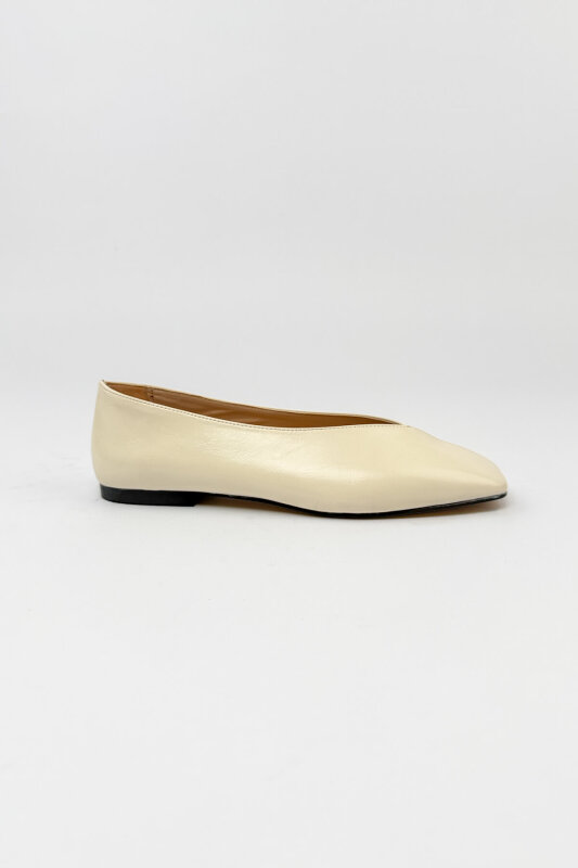 BBT-151 Krem Rugan Dikiş Detaylı Rahat Taban Babet - 1