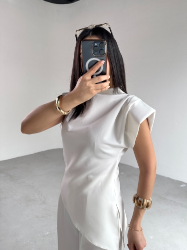 BLZ-06276 Beyaz Vatkalı Arka Fermuarlı Asimetrik Kesim Tasarım Bluz - 2