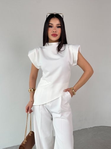 BLZ-06276 Beyaz Vatkalı Arka Fermuarlı Asimetrik Kesim Tasarım Bluz - 1