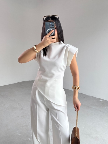 BLZ-06276 Beyaz Vatkalı Arka Fermuarlı Asimetrik Kesim Tasarım Bluz - 5