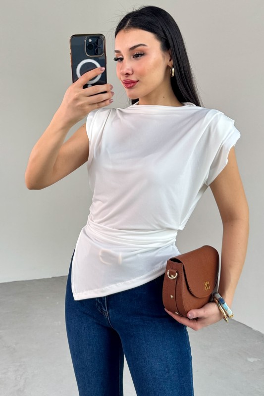 BLZ-06282 Beyaz Vatkalı Yan Yırtmaçlı Asimetrik Kesim Bluz - 4