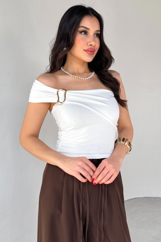 BLZ-06283 Beyaz Gold Toka Detaylı Yan Büzgülü Straplez Bluz - 4