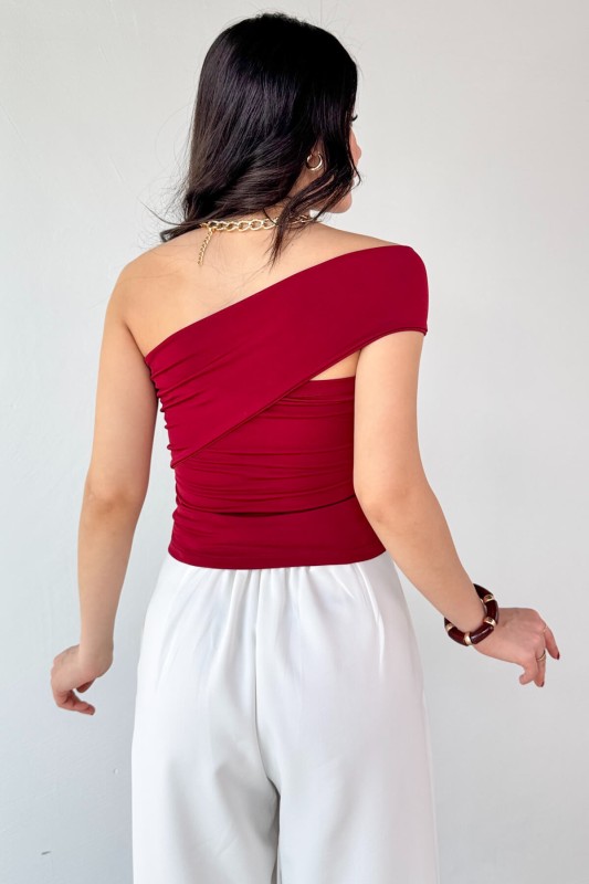 BLZ-06283 Bordo Gold Toka Detaylı Yan Büzgülü Straplez Bluz - 3