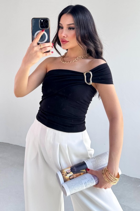 BLZ-06283 Siyah Gold Toka Detaylı Yan Büzgülü Straplez Bluz - 3