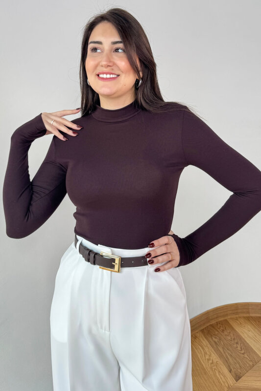 BLZ-06290 Kahverengi Dik Yaka Parmak Geçirmeli Merserize Likralı Pamuklu Basic Bluz - 1