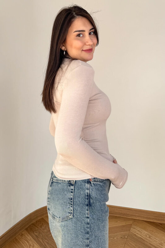 BLZ-06290 Taş Rengi Dik Yaka Parmak Geçirmeli Merserize Likralı Pamuklu Basic Bluz - 4