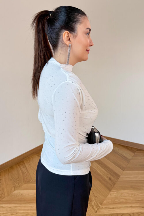 BLZ-06293 Beyaz Omuz Detaylı Taş İşlemeli Drapeli Sandy Bluz - 3