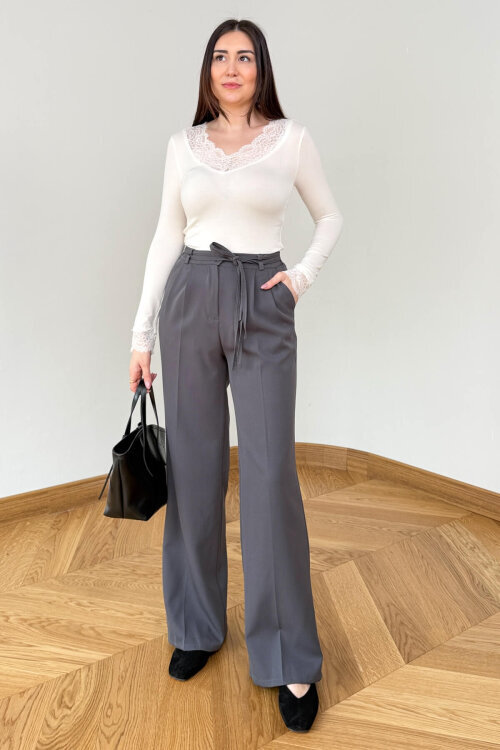 BLZ-1292 Beyaz V Yaka Dantel Detaylı Pamuklu Bluz - 4