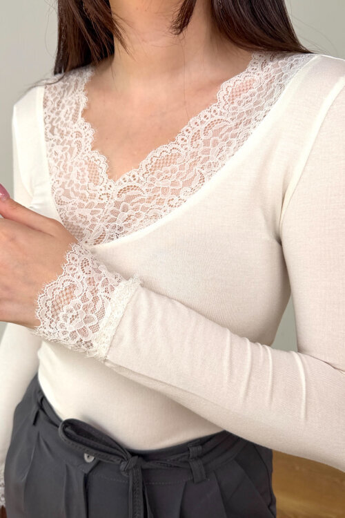 BLZ-1292 Beyaz V Yaka Dantel Detaylı Pamuklu Bluz - 2