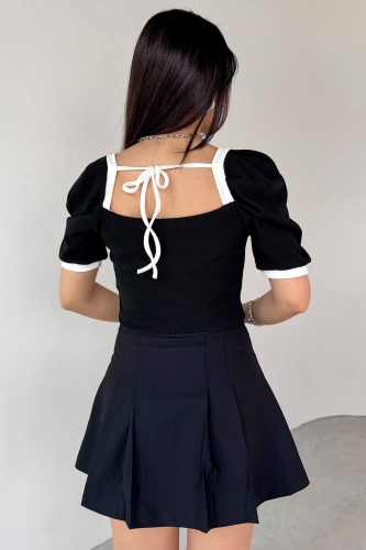 BLZ-13232 Siyah Kare Yaka Balon Kol Fiyonk Düğmeli Bluz - 2