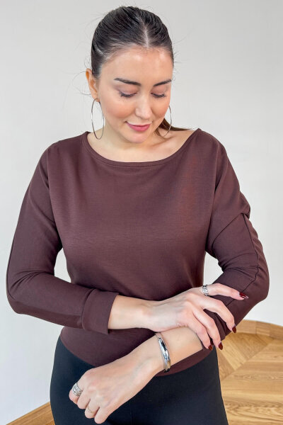 BLZ-5319 Kahverengi Bel Lastikli Kayık Yaka Basic Fit Bluz 