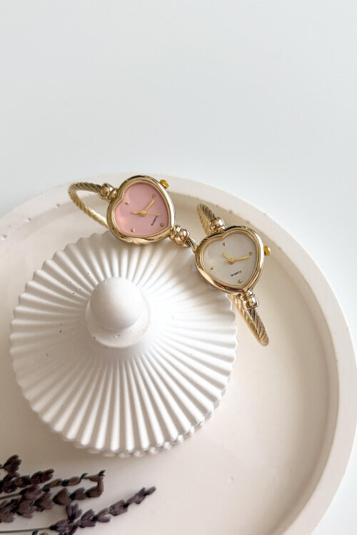 Carrie Beyaz Kadran Kalp Formlu Gold Hasır Kordon Kadın Kol Saati (1)