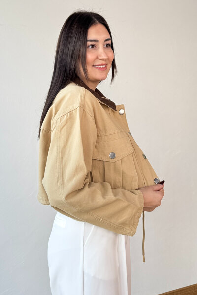 CKT-1239 Bej Kontrast Yaka Torba Cepli Bağlamalı Crop Kot Ceket - 3