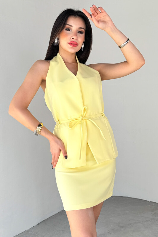 CKT-12449 Sarı Boyun Bağlamalı Gizli Düğmeli Kuşaklı Poliviskon Astarlı Yelek - 1