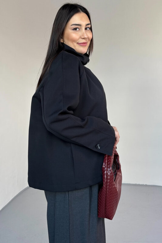 CKT-12466 Siyah Dik Yaka Gizli Düğmeli Cepli Astarlı Kısa Trençkot - 3