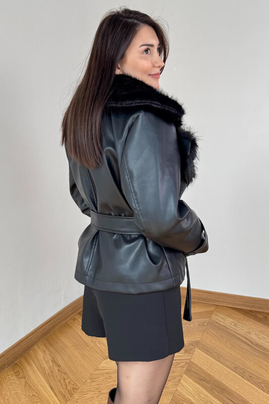 CKT-12471 Siyah Kürk Yakalı Astarlı Kemerli Suni Deri Ceket - 4