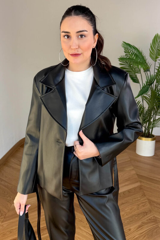 CKT-12481 Siyah Astarlı Kuşaklı Vatkalı Suni Deri Ceket - 1