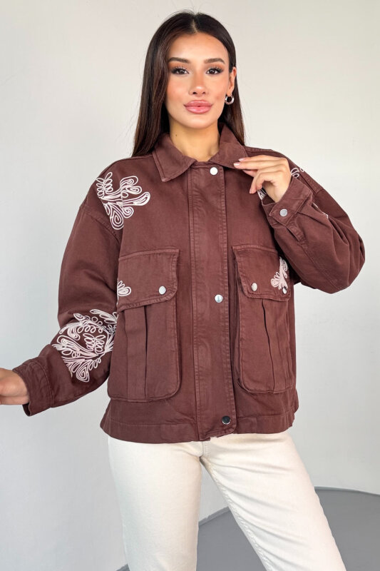 CKT-2831 Kahverengi Cep Kapaklı Kontrast Nakışlı Denim Ceket - 1