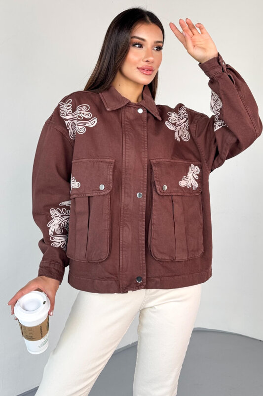 CKT-2831 Kahverengi Cep Kapaklı Kontrast Nakışlı Denim Ceket - 3