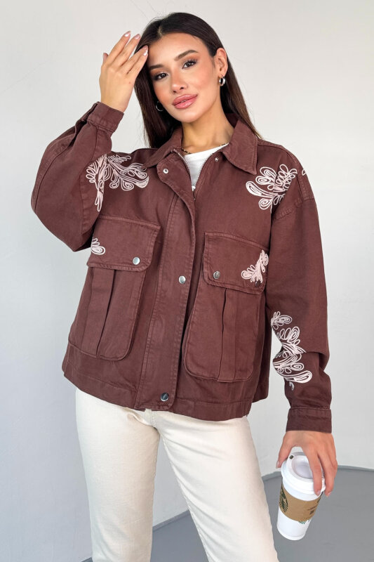 CKT-2831 Kahverengi Cep Kapaklı Kontrast Nakışlı Denim Ceket - 5