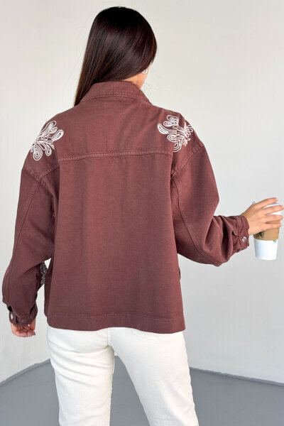 CKT-2831 Kahverengi Cep Kapaklı Kontrast Nakışlı Denim Ceket - 6