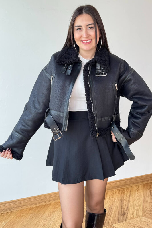 CKT-3027 Siyah Kürklü Kemerli Lamine Kumaş Oversize Kısa Ceket - 2