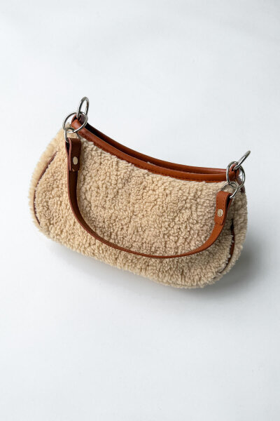 ÇNT-3003 Taş Rengi Teddy Kumaş Fermuarlı Omuz Ve Kol Çantası - 1