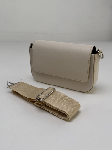 ÇNT-3019 Krem Rengi Kapalı Kalın Askı Suni Deri Crossbody Omuz Çantası (1)