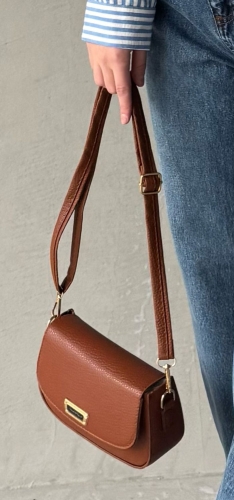 ÇNT-3020 Taba New Style Gold Yazılı Suni Deri Crossbody Omuz Çantası - 3