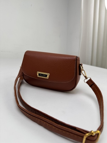 ÇNT-3020 Taba New Style Gold Yazılı Suni Deri Crossbody Omuz Çantası - 4
