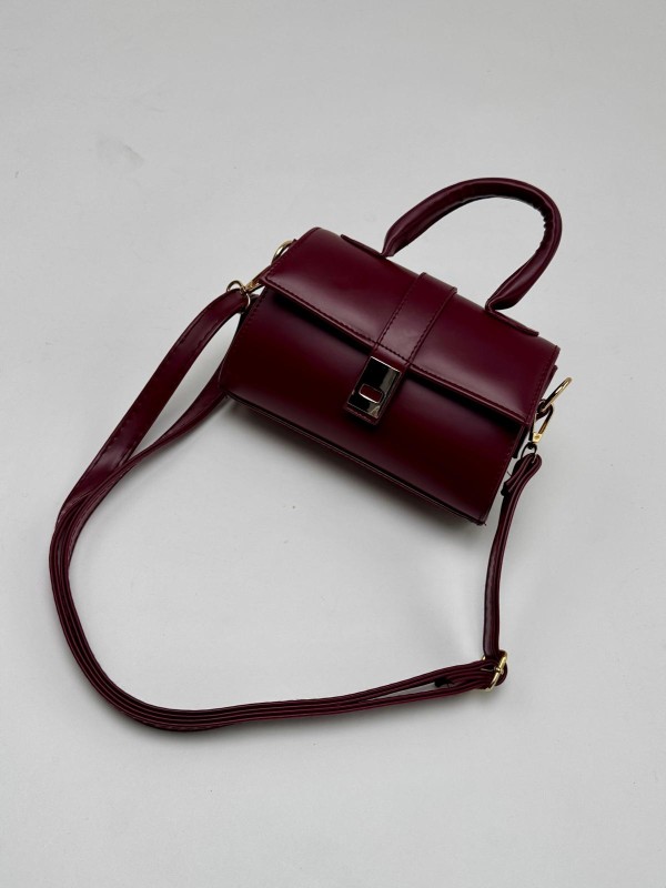 ÇNT-3021 Bordo Gold Kilit Detaylı Suni Deri Crossbody Omuz Çantası - 1