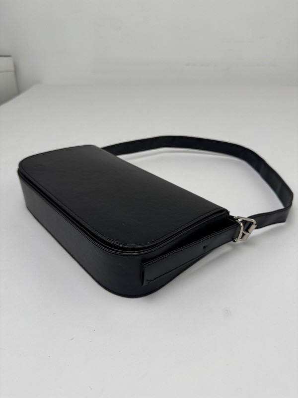 ÇNT-3022 Siyah Askılı Baget Suni Deri Omuz Çantası - 4