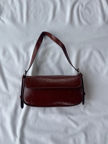 ÇNT-3024 Bordo Rugan Suni Deri Kemer Detaylı Kapaklı Omuz Çantası - Cappmoda