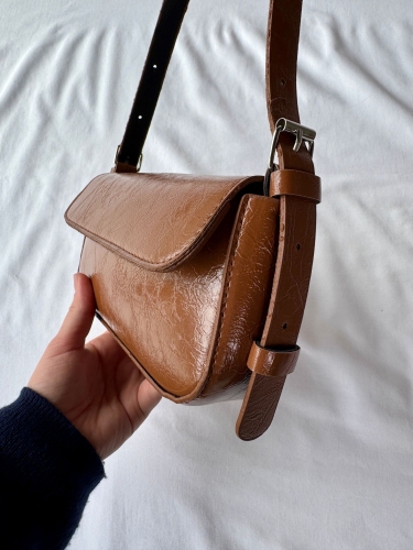 ÇNT-3024 Taba Rugan Suni Deri Kemer Detaylı Kapaklı Omuz Çantası - 2